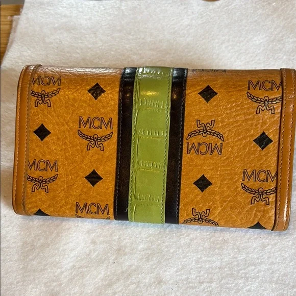MCM limited edition Brown and Green Logo Wallet - Picture 4 of 16